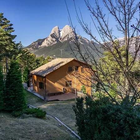 Cal Roig - Pedraforca Chalet *
